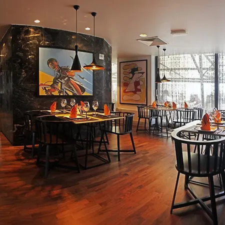 Hotel Russia 4*